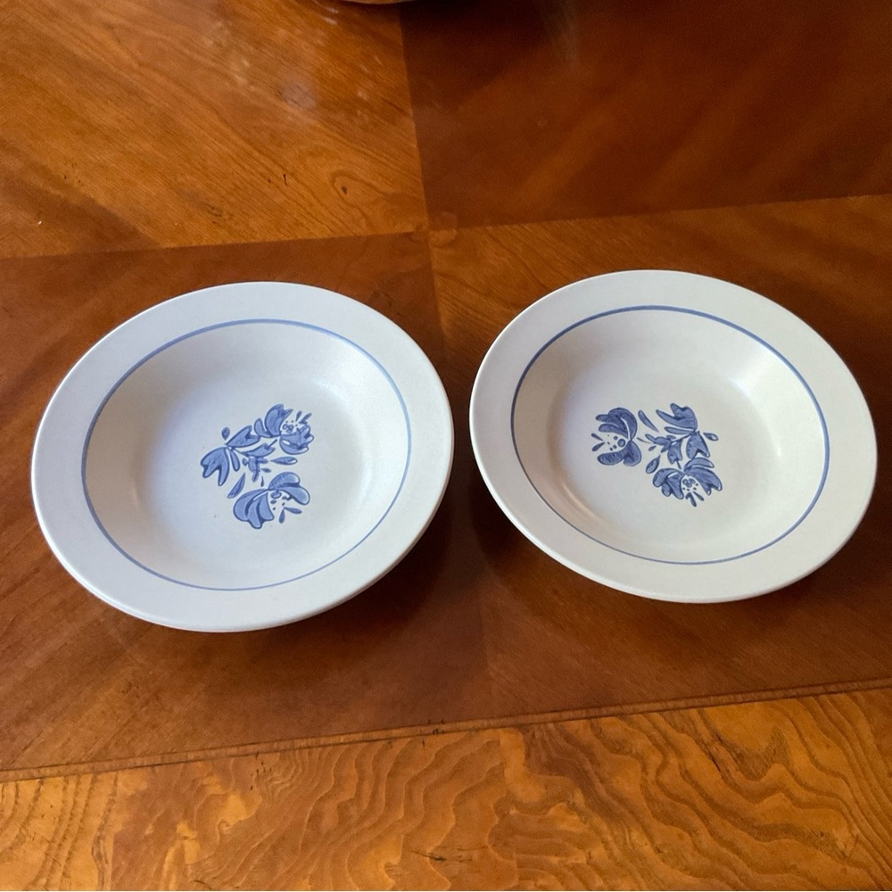 Pfaltzgraff Yorktowne Rimmed Soup Bowls - 8.5” set of 2 EUC